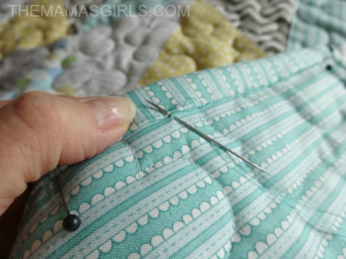 The Easy Way to Bind a Quilt – Tutorial - TheMamasGirls